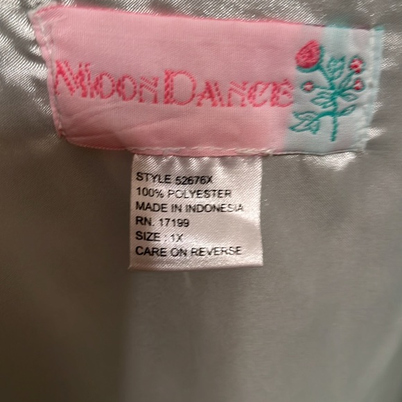 Moon Dance Robe Embroidered W/ Pockets Size 1x light green MWOT - Picture 2 of 5